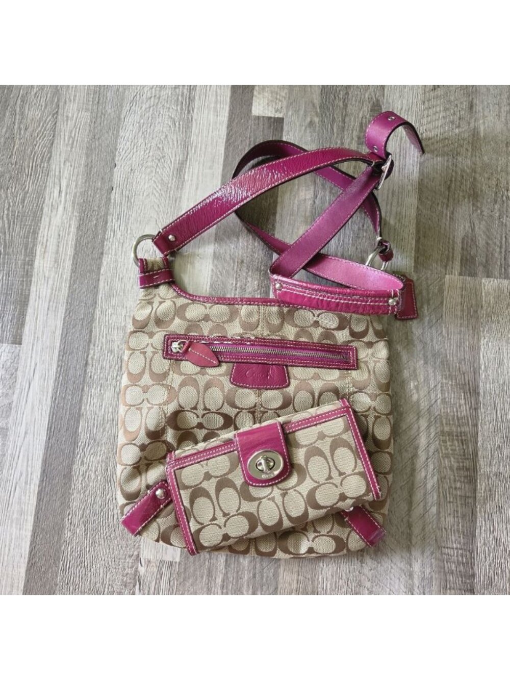 Coach Outlet Bag Pink Berry Signature Canvas Crossbody Shoulder Handbag Wallet